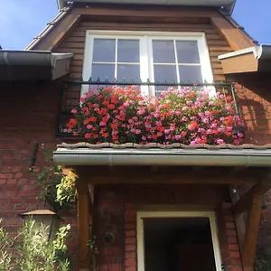 Apartment Haus Rothenstein, Ruhige Fewo, Ca. 10 Min. Zu Messe Und Flughafen Meerbusch